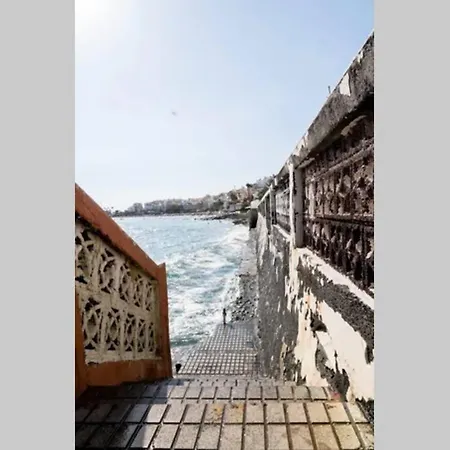 Theatre Box: Ocean Balcony & Stairs To The Sea Appartamento