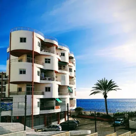 Theatre Box: Ocean Balcony & Stairs To The Sea * أرونا